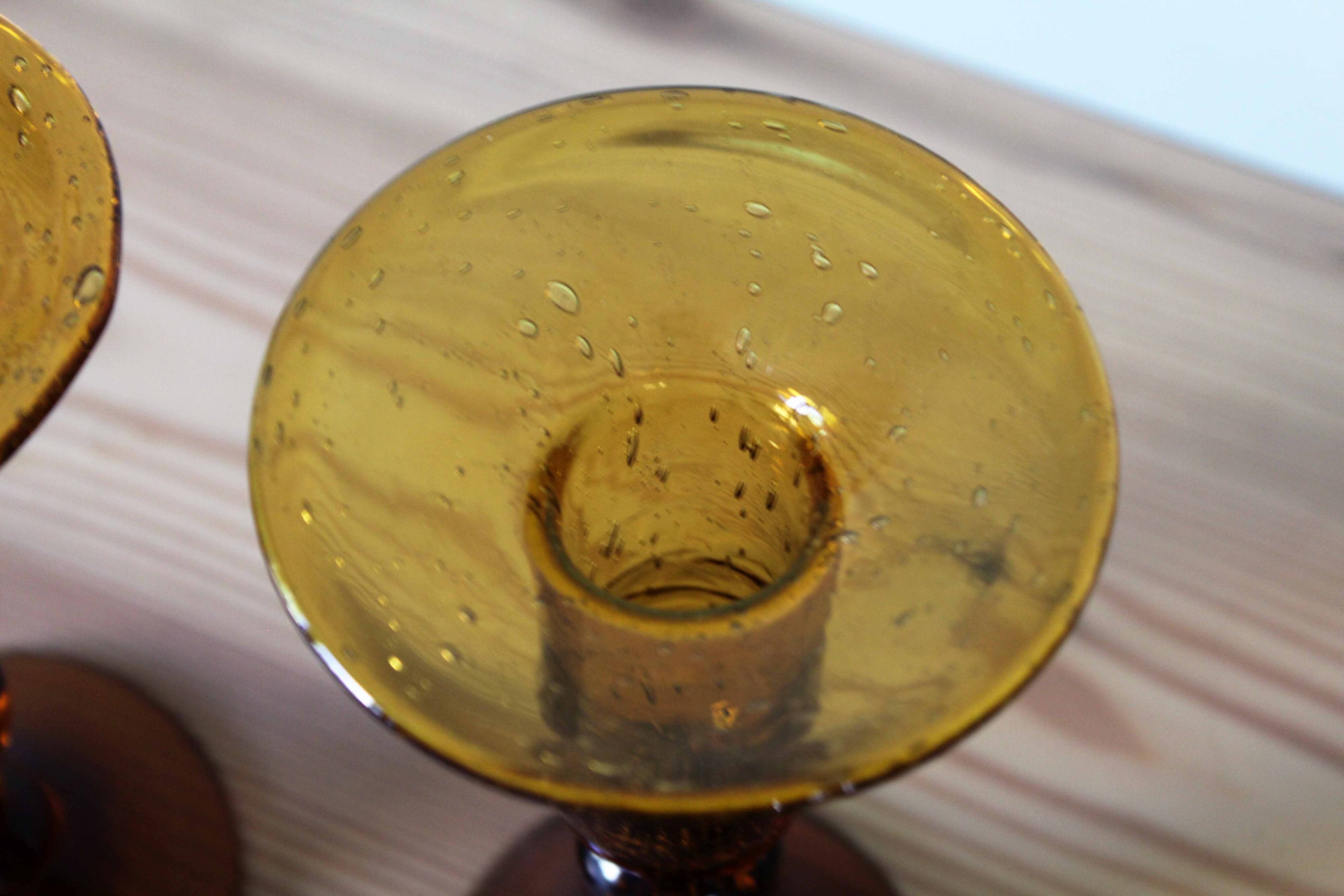 Paire de bougeoirs en verre ambré BIOT