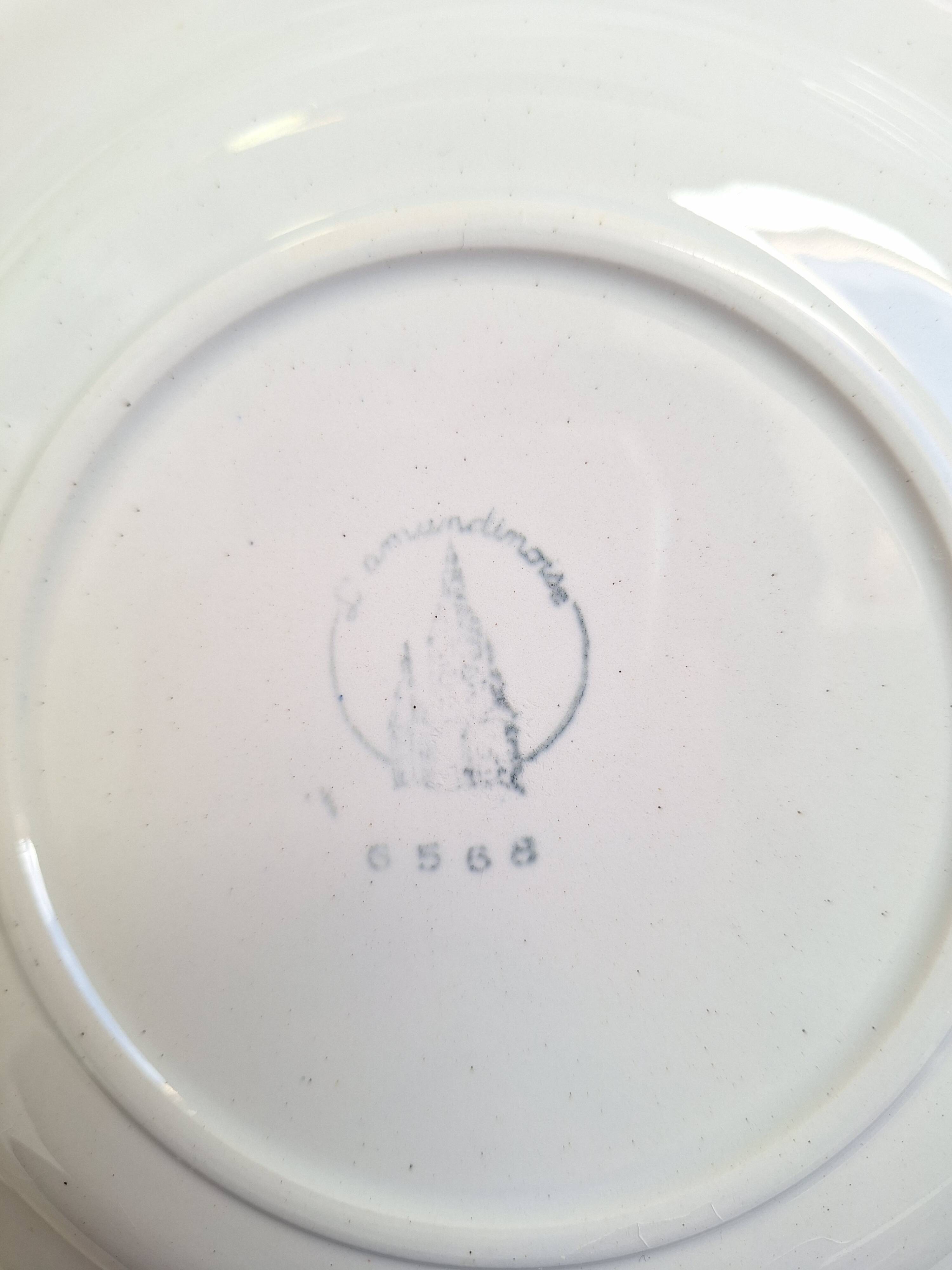 10 Amandinoise soup plates with blue oak leaves