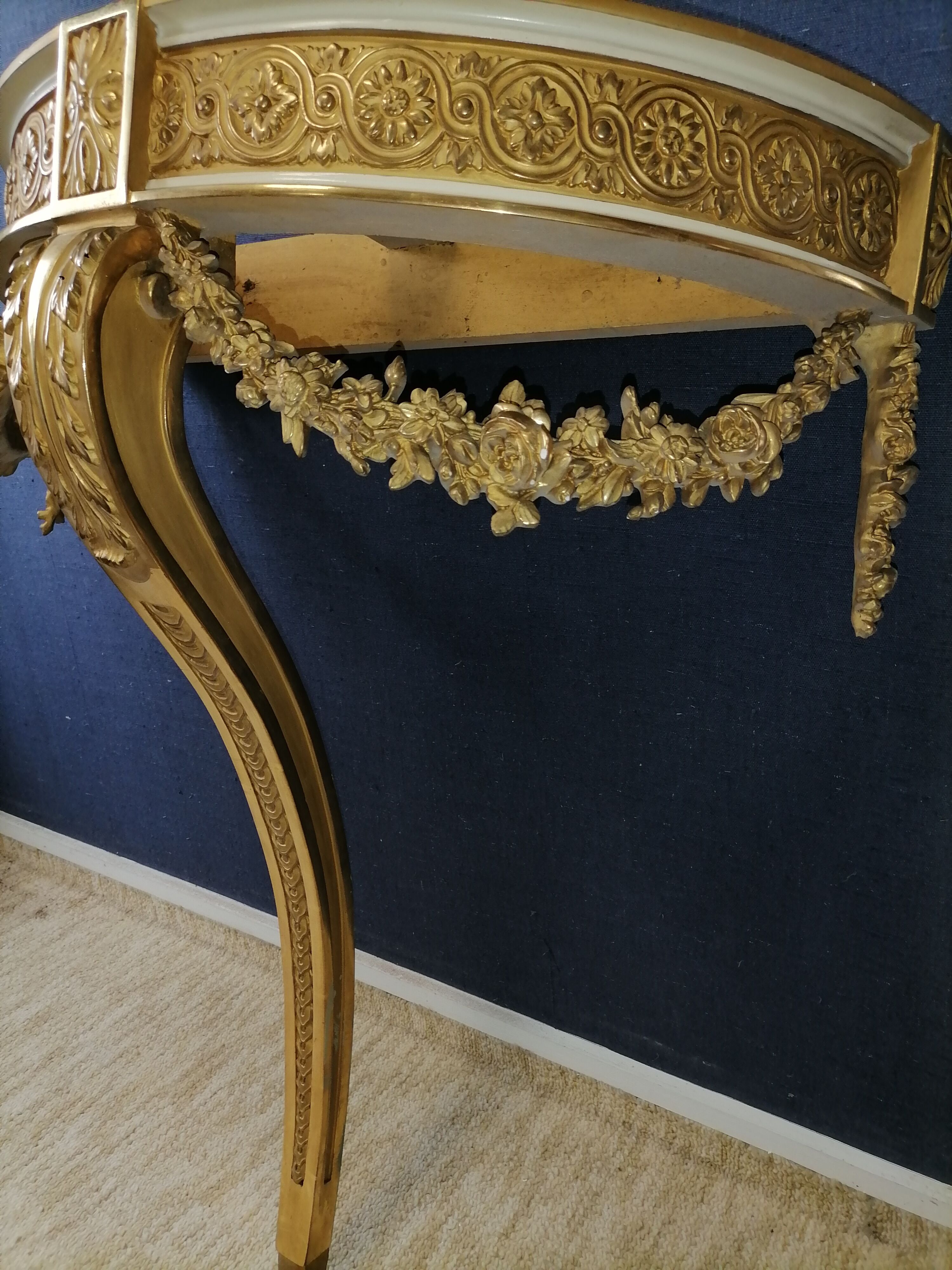 Console bois doré en applique