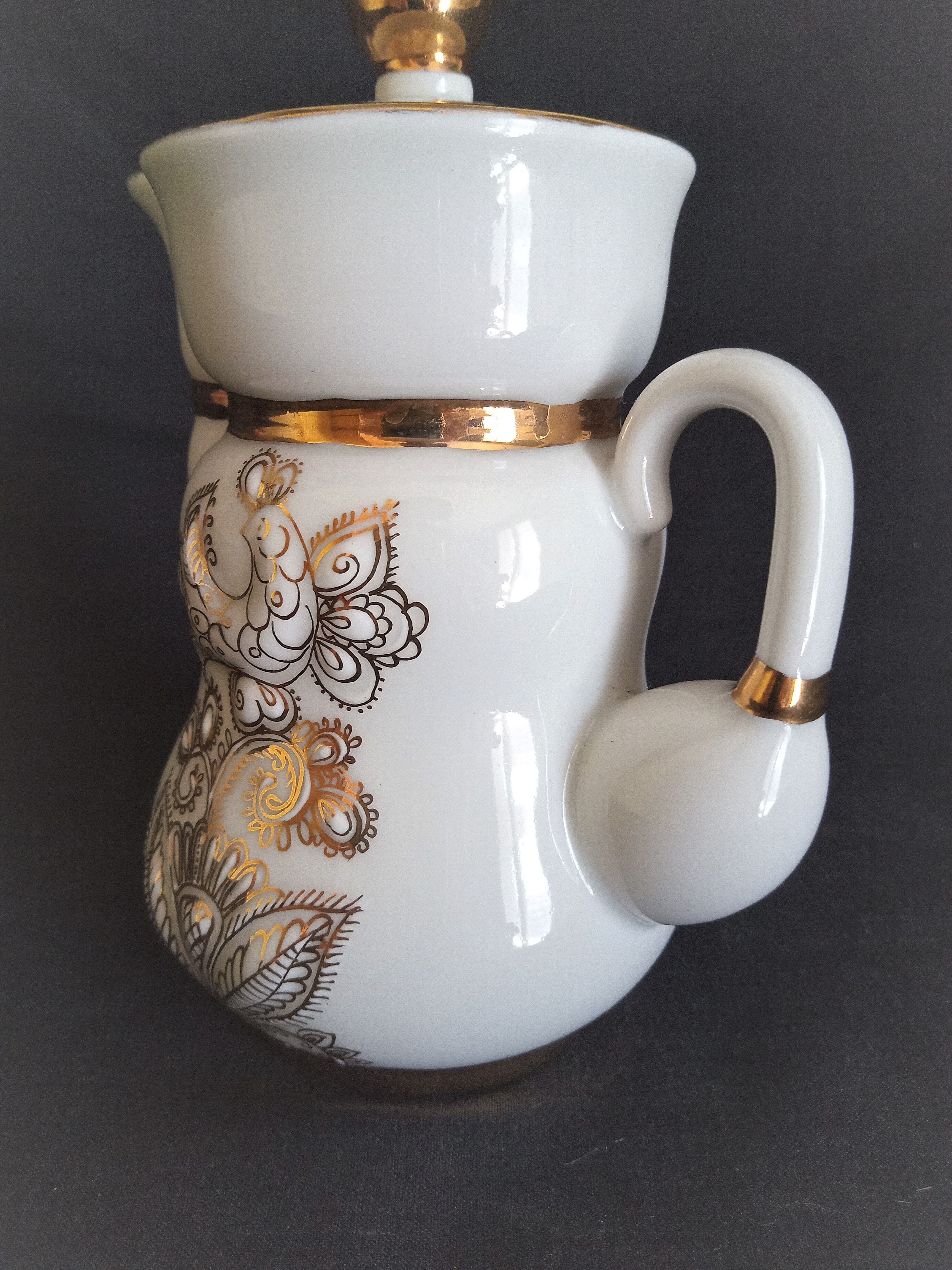 Lomonosov 29-piece porcelain coffee set, cast patterns enhanced with 24k gold