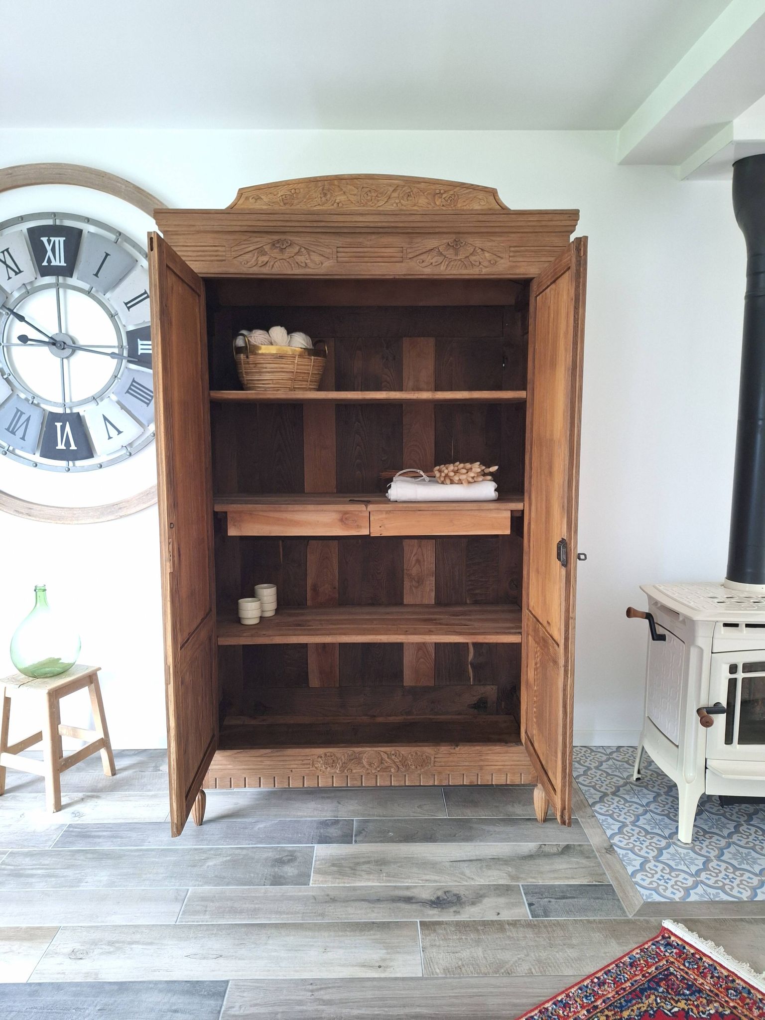 Wardrobe, oak linen cupboard from 1920.