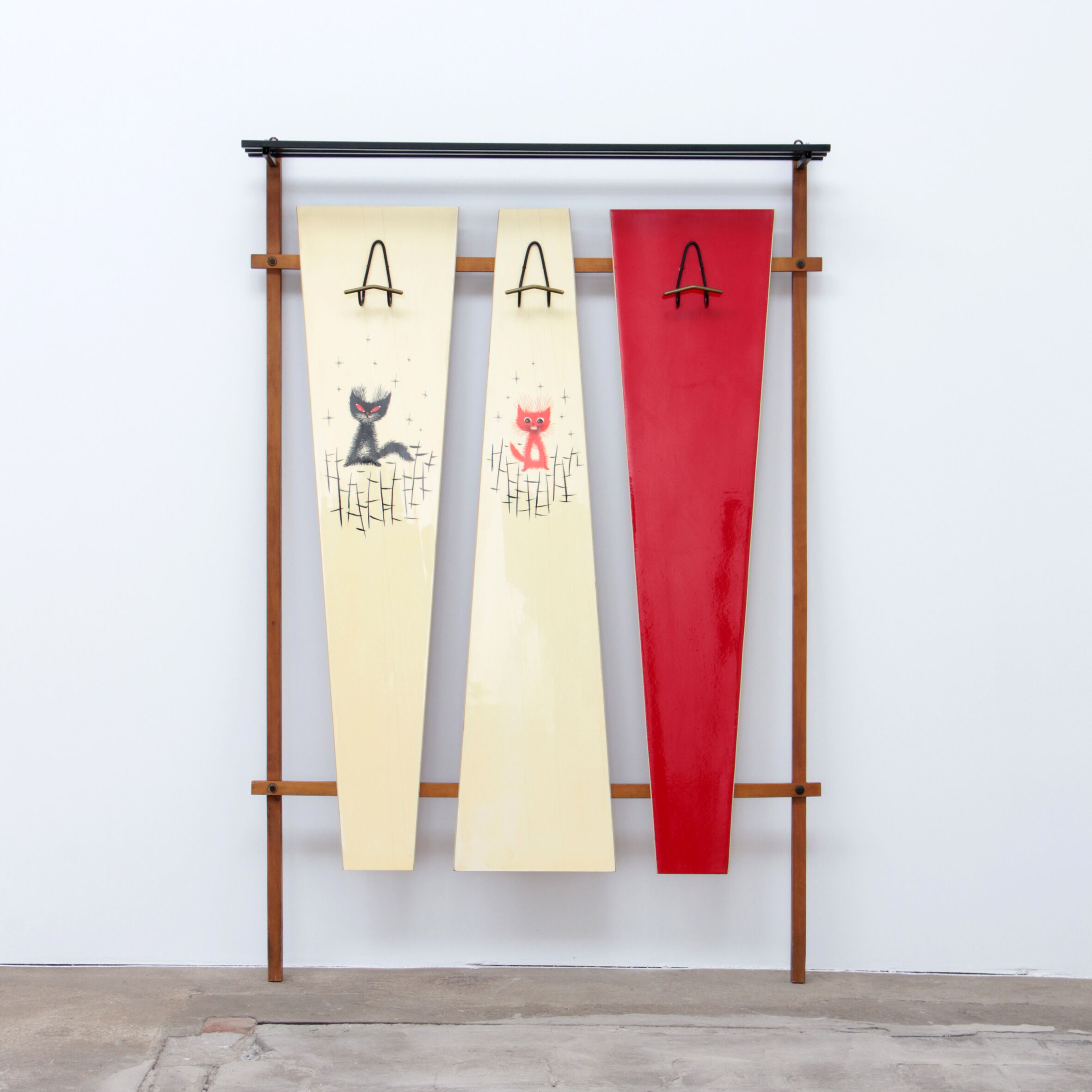 Italian wall coat rack with red cats, cream and hat rack, 1960