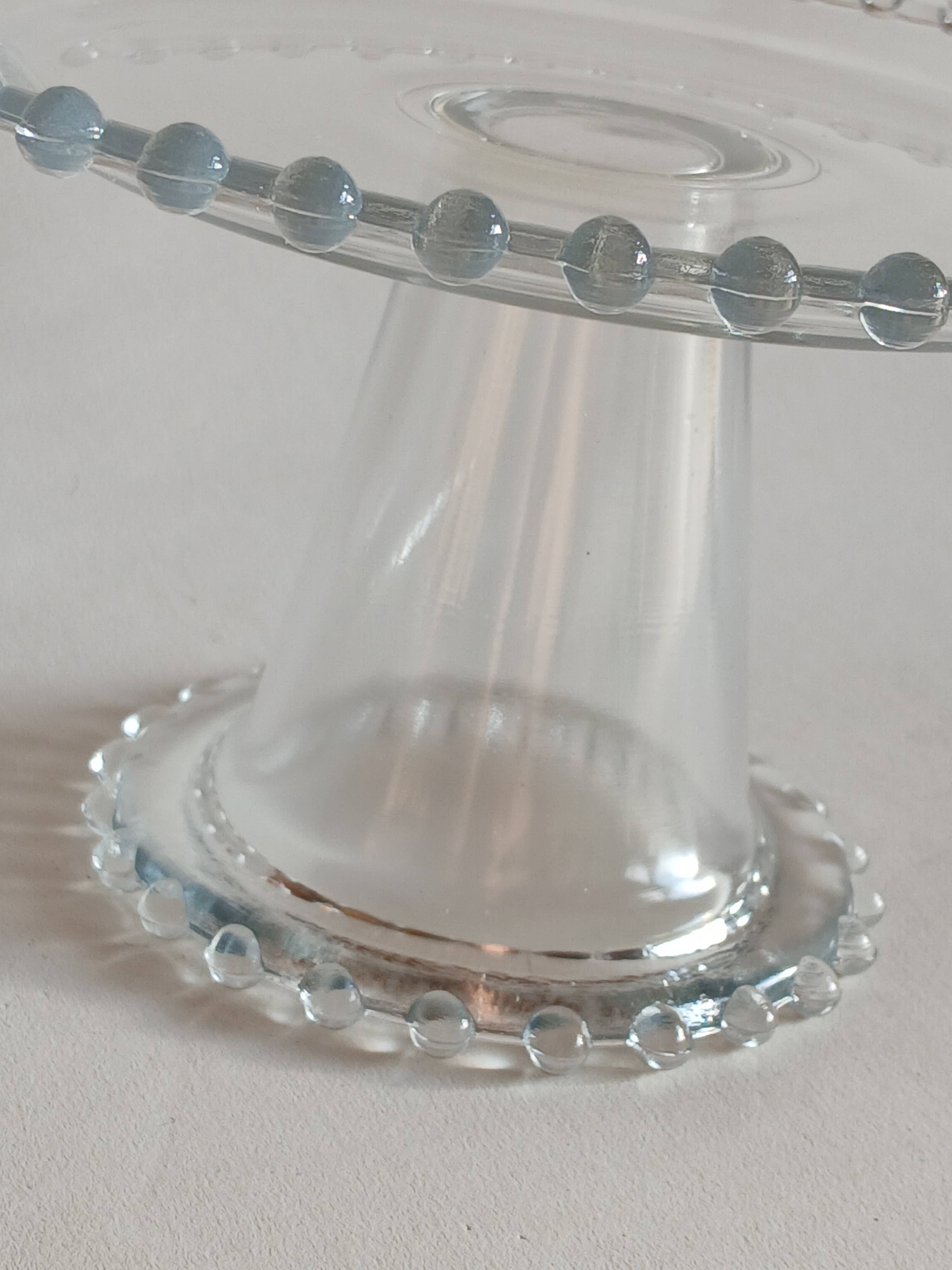 Glass cake dish