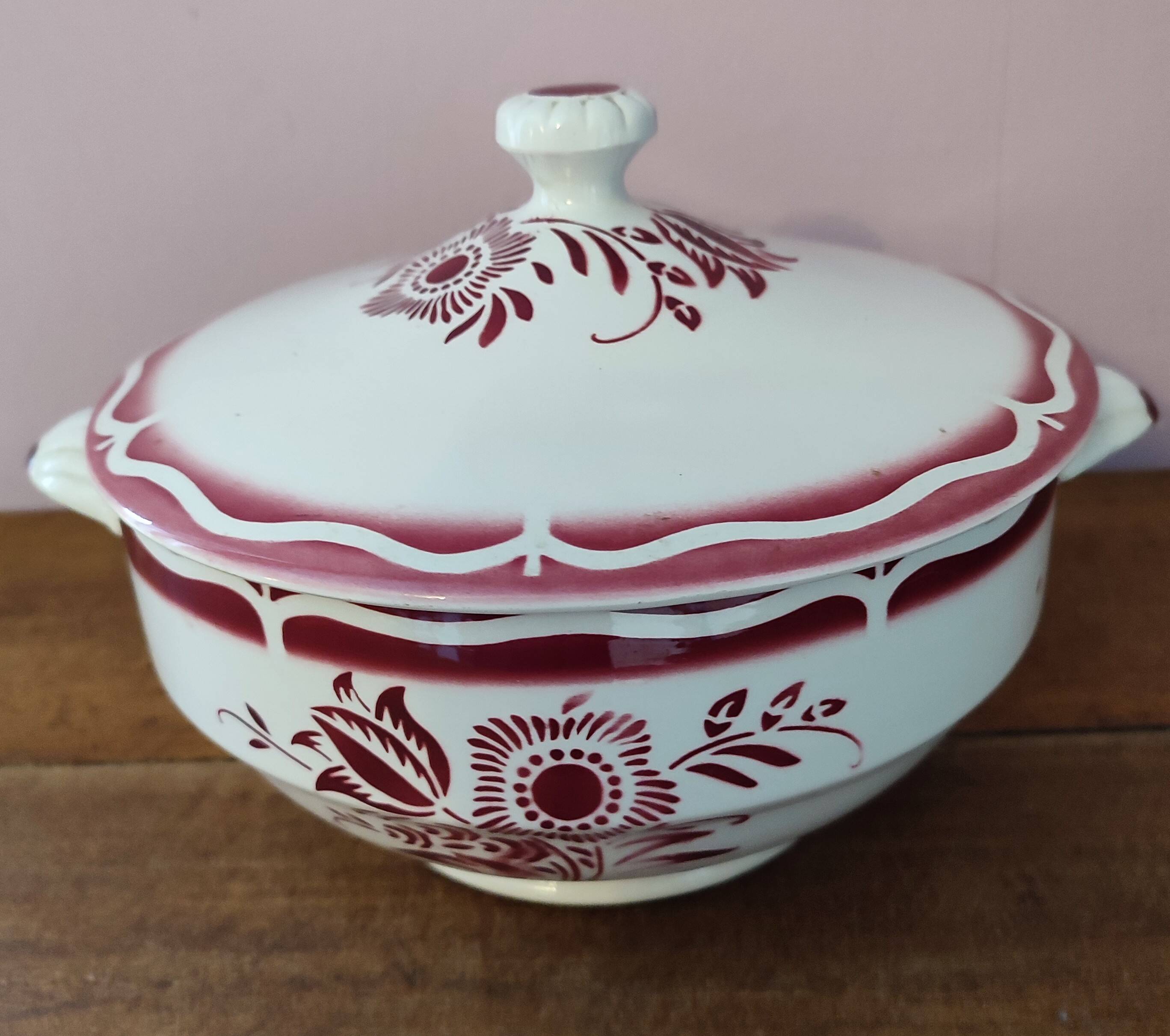 Sarreguemines earthenware soup tureen