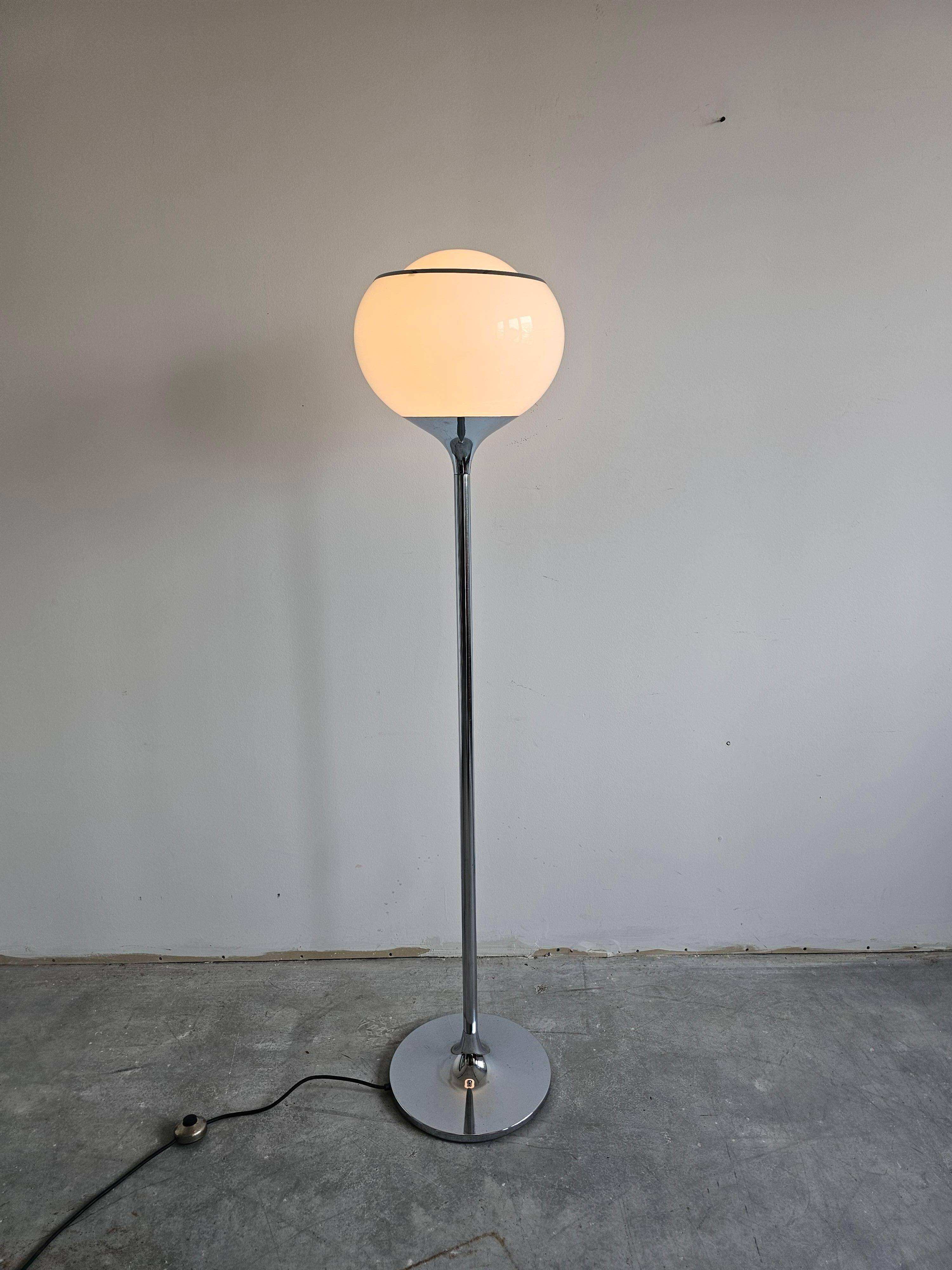 Mid Century Modern Floor Lamp "Flash" or "Bud Grande" by Harvey Guzzini