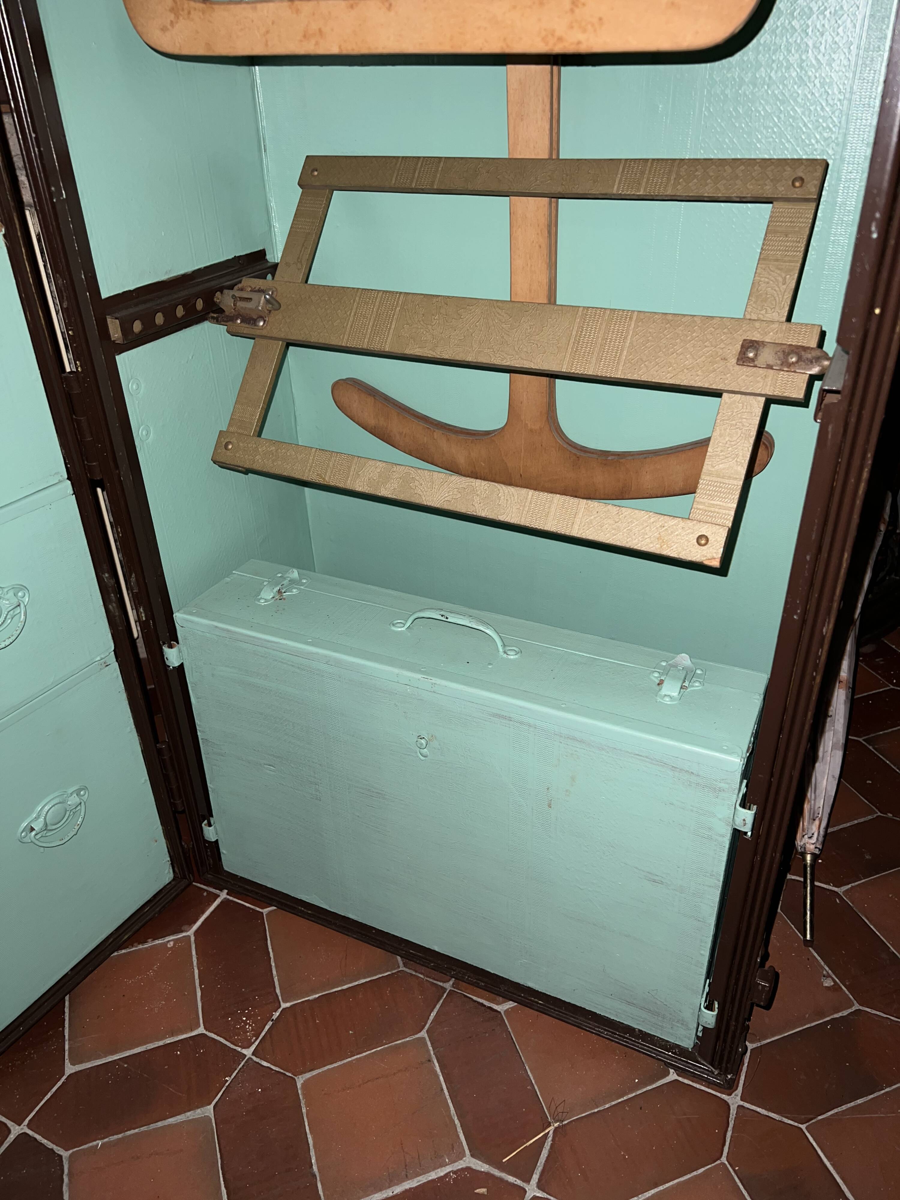 Malle de cabine ancienne avec son intérieur marque Mendel Trunx