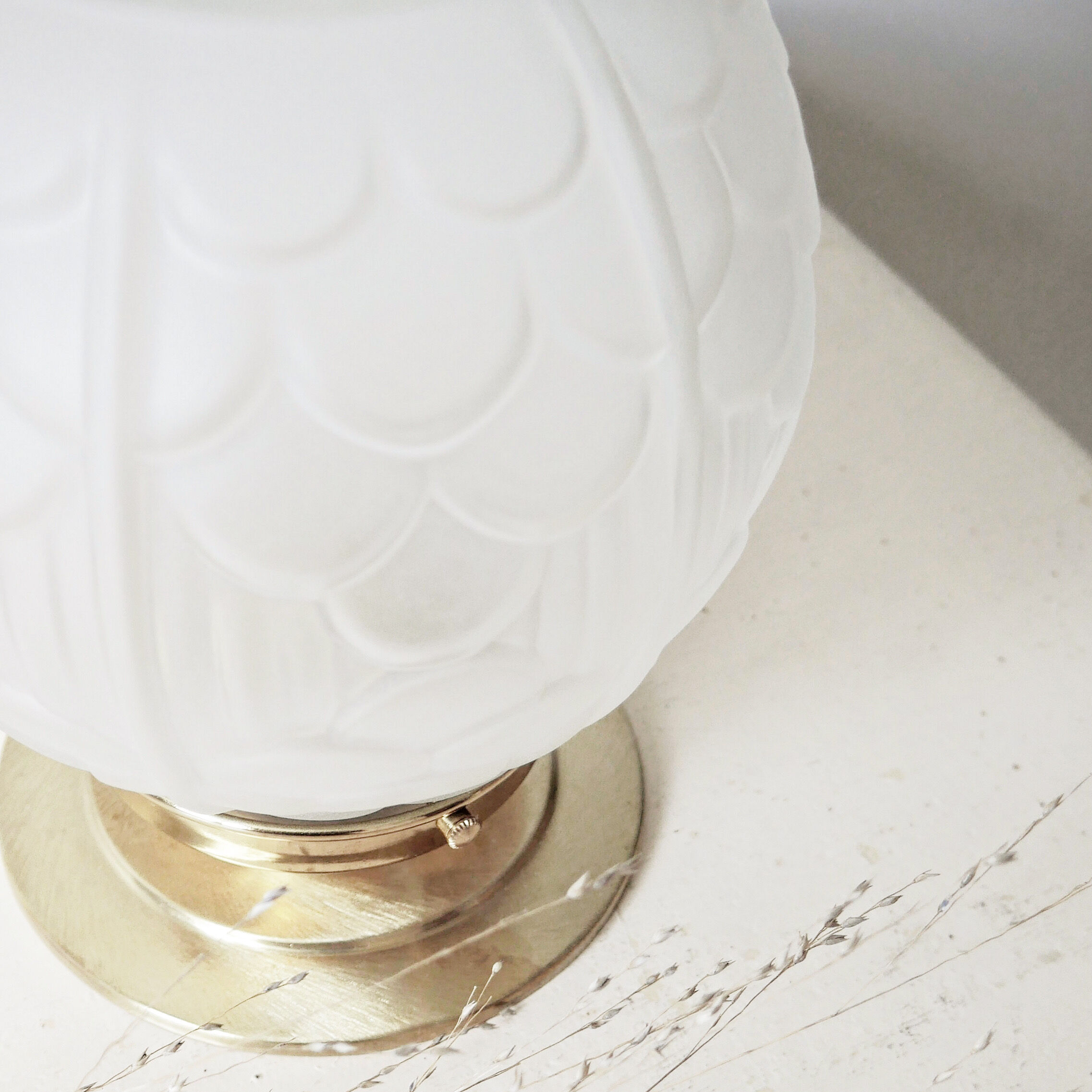 Lamp art deco scales