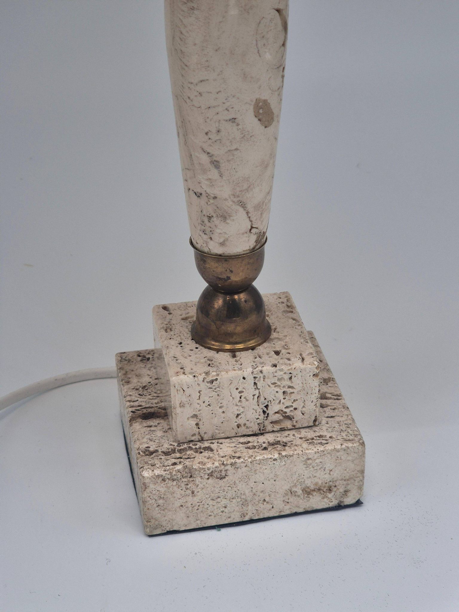 Table lamp in onyx and travertine, mid-century modern, 1970s.