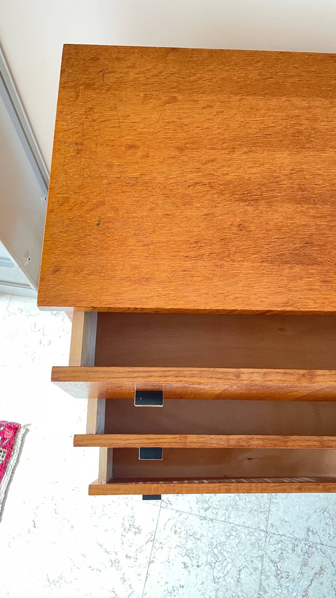 Vintage design geometric chest