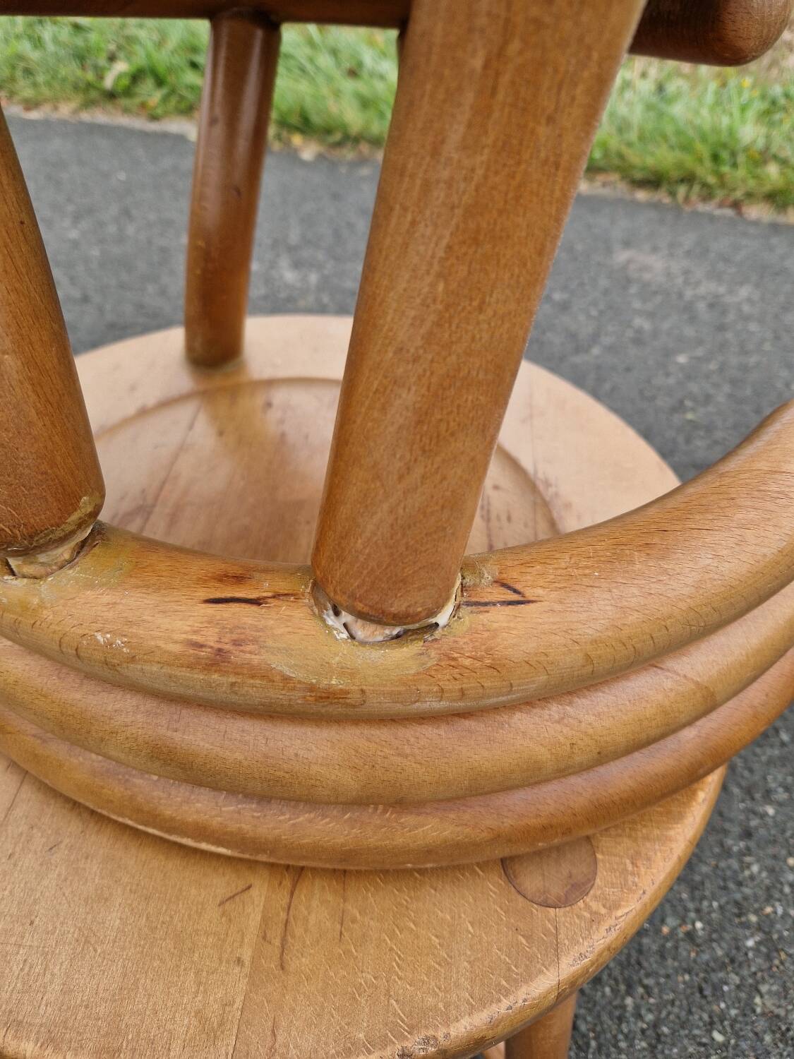 Set of 4 solid organic chairs