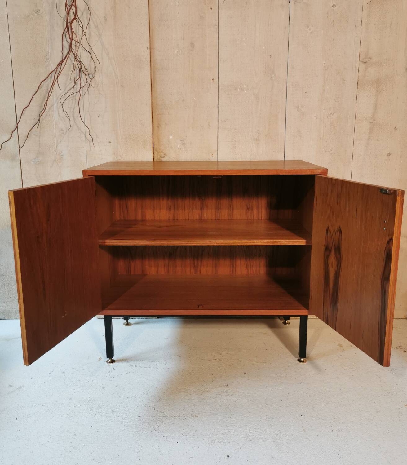 2-door sideboard
