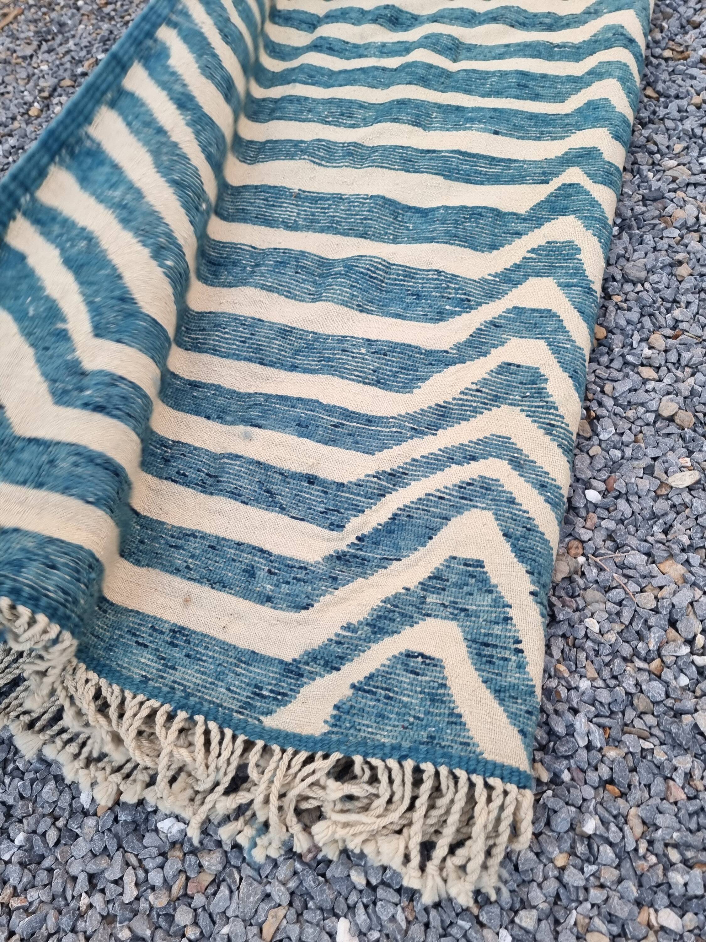 Traditional Moroccan rug, natural wool, 2.5 x 1.5 m.