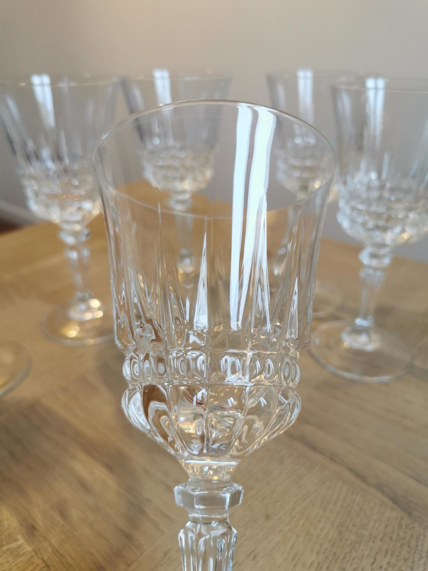 Service of 6 vintage water glasses in Luminarc chiseled glass