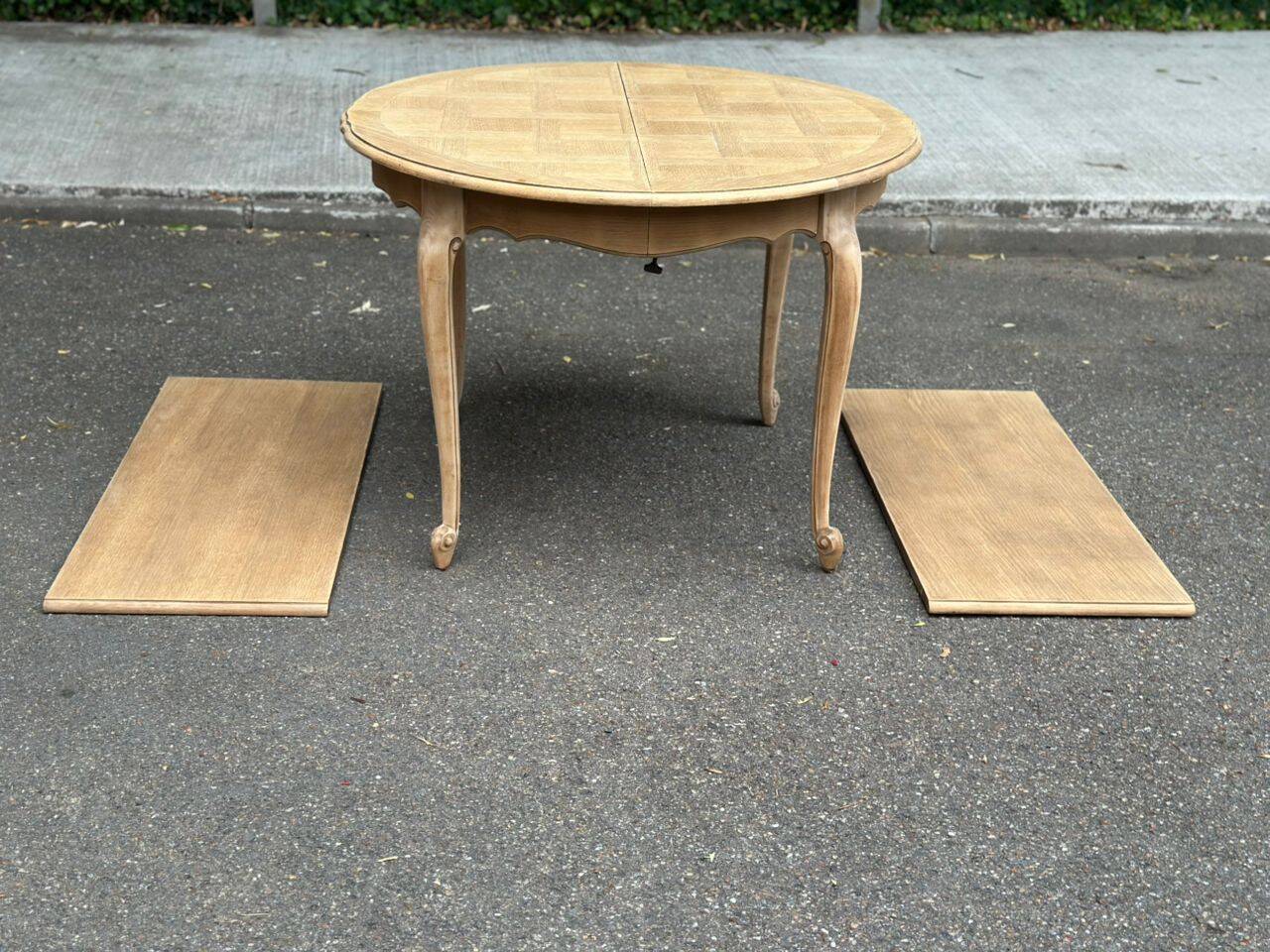 Table de repas ronde, ovale extensible en chêne poncé