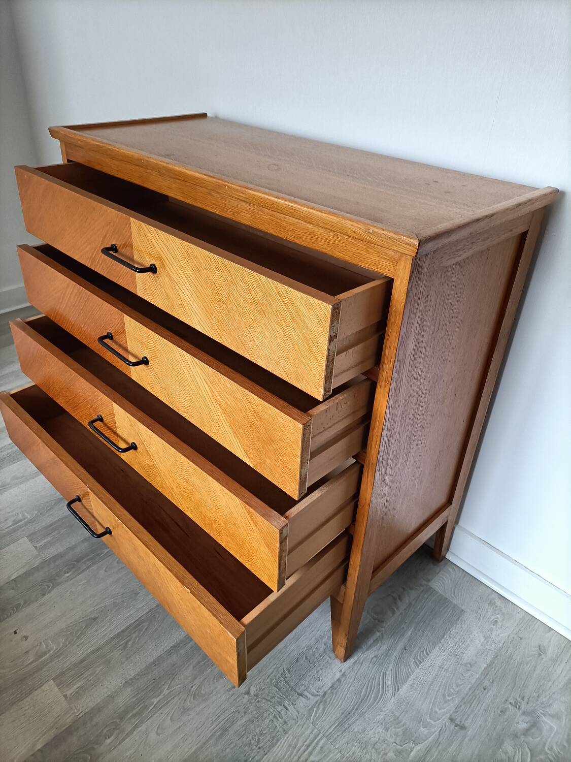 Commode vintage pieds compas