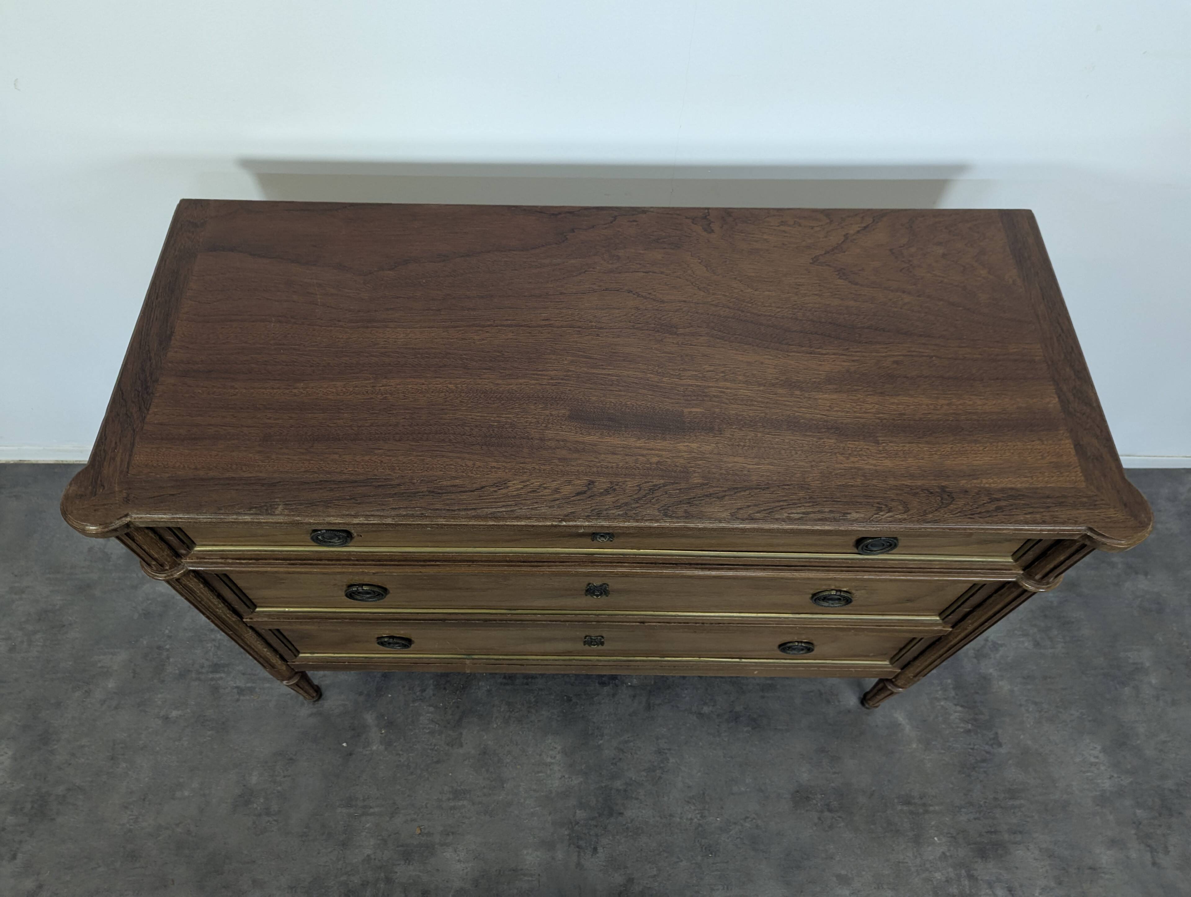 Commode de style Louis XVI en acajou