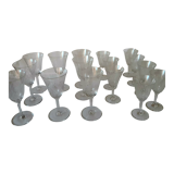 Set of 16 wine glasses