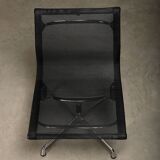 Eames Aluminum Group EA106 Dining Chairs in Black Netweave Mesh, Vitra