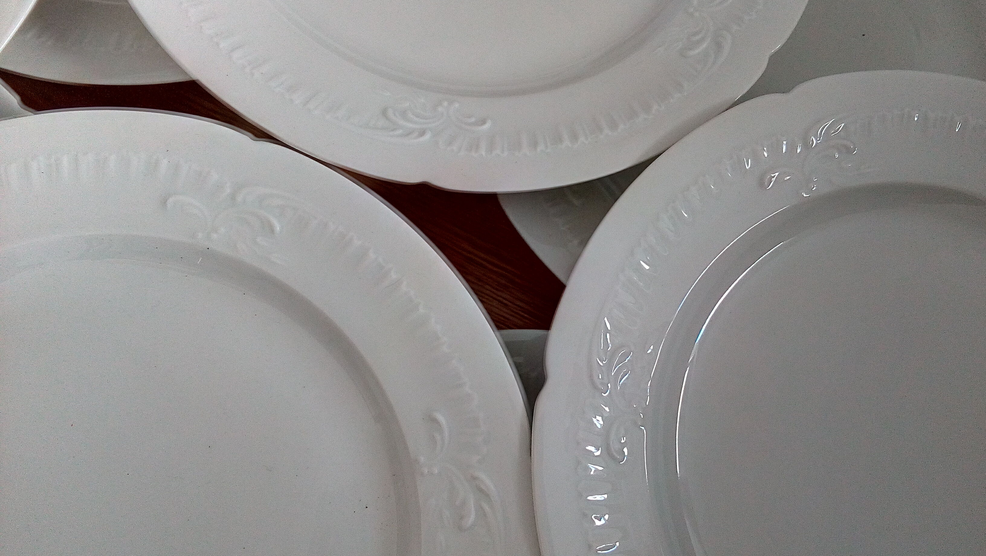 Set de 8 assiettes plates en porcelaine blance de Limoges