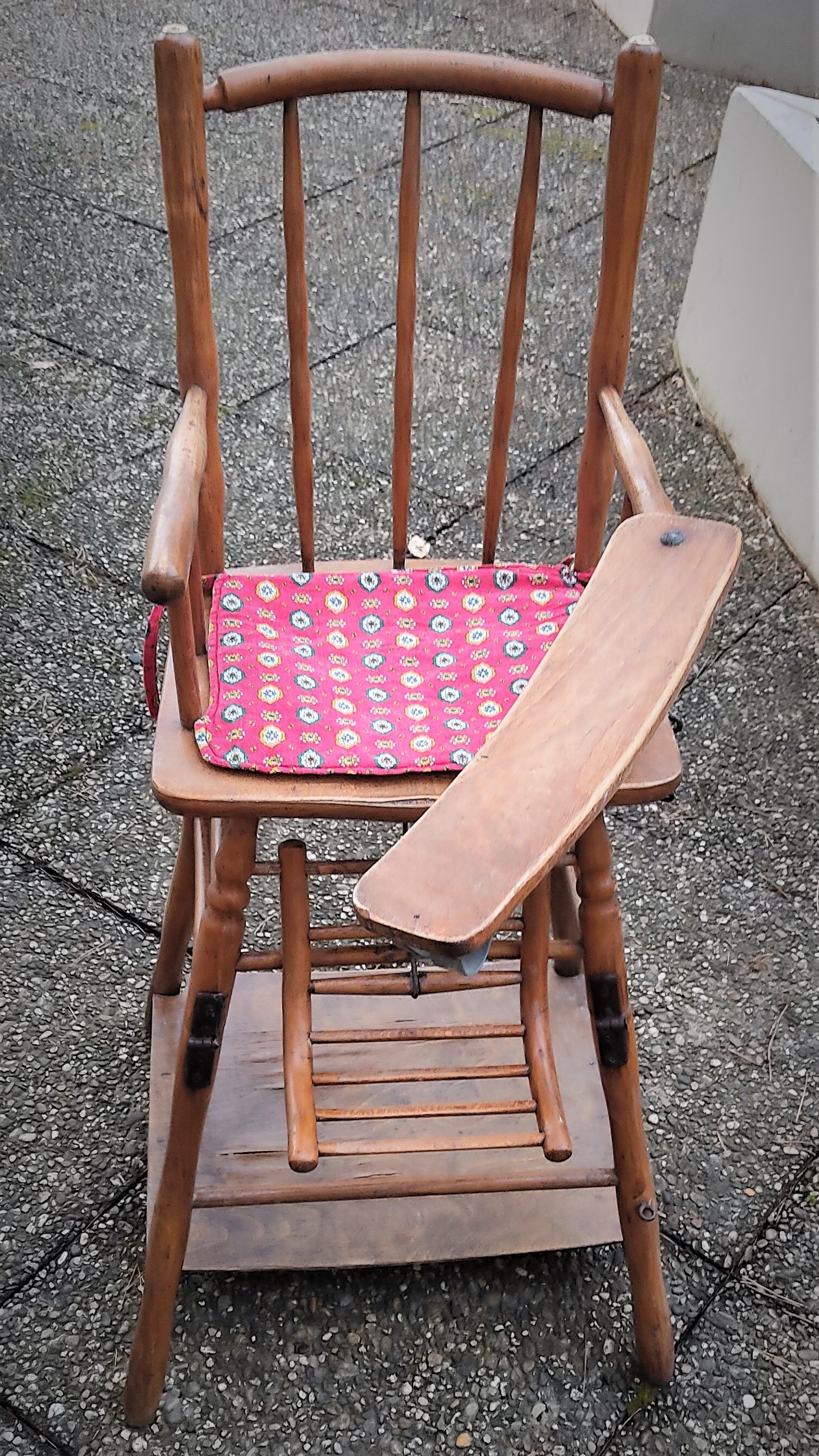 Chaise haute de bébé