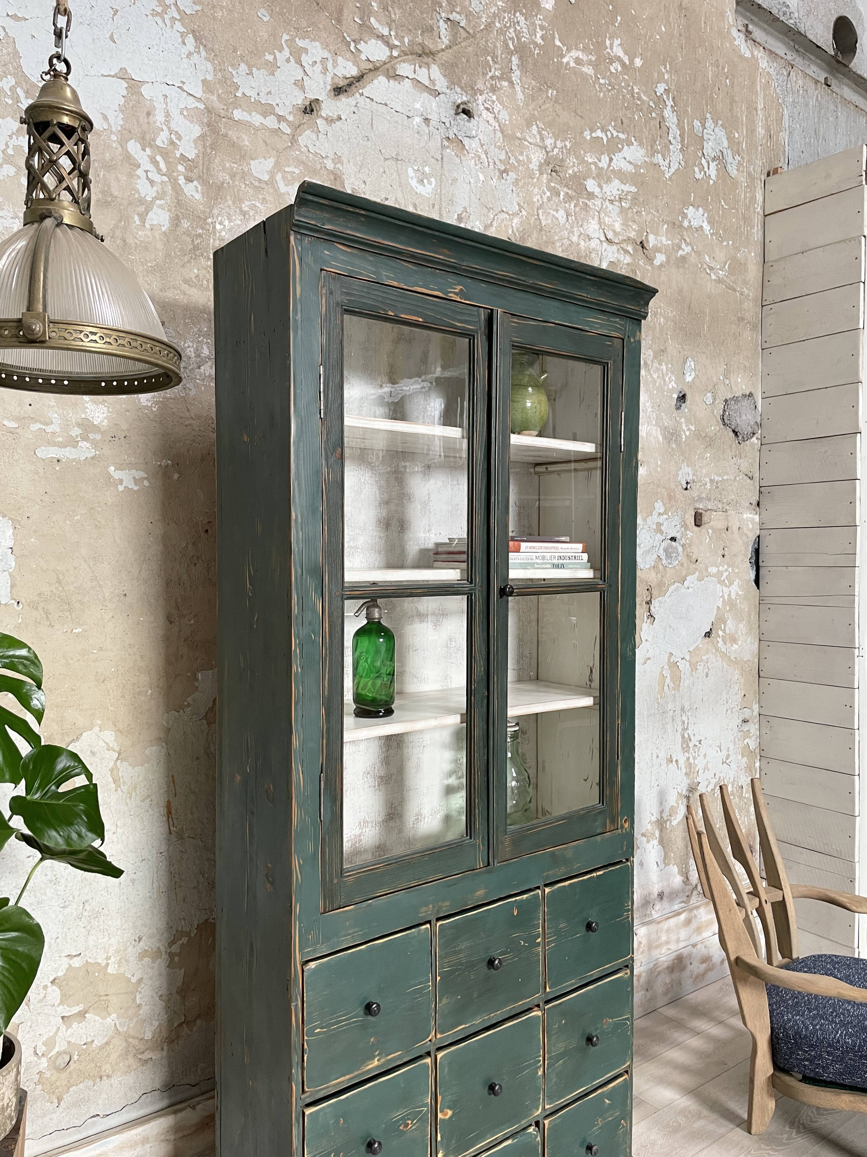 Furniture of trade showcase, around 1900.