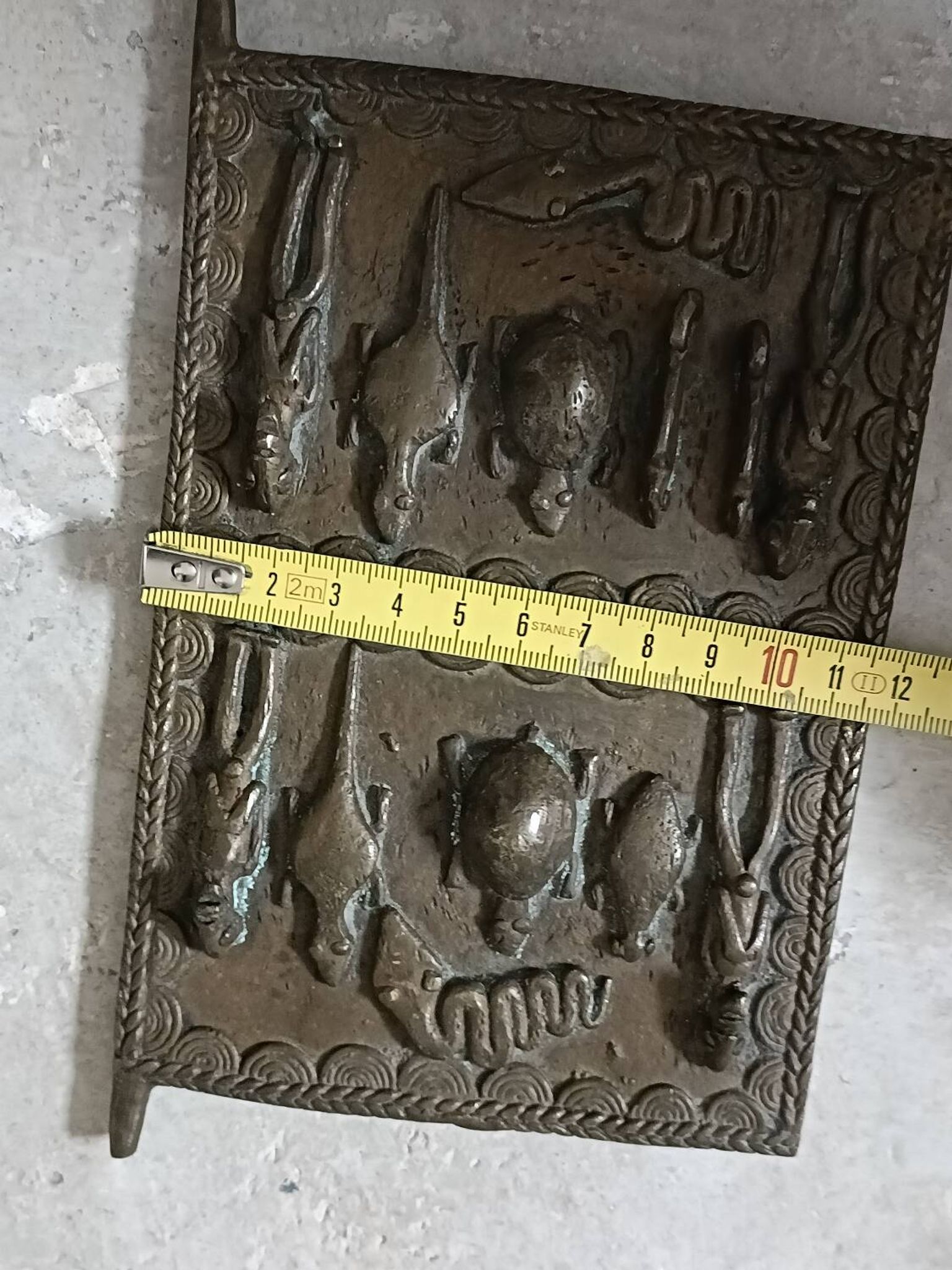 Ancienne petite porte Dogon en bronze