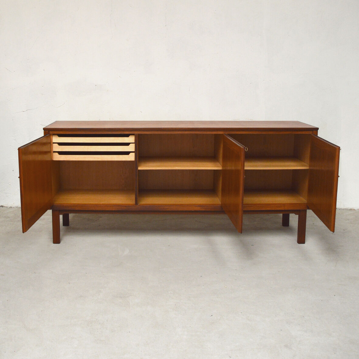 Row 3 doors clear teak, 1960