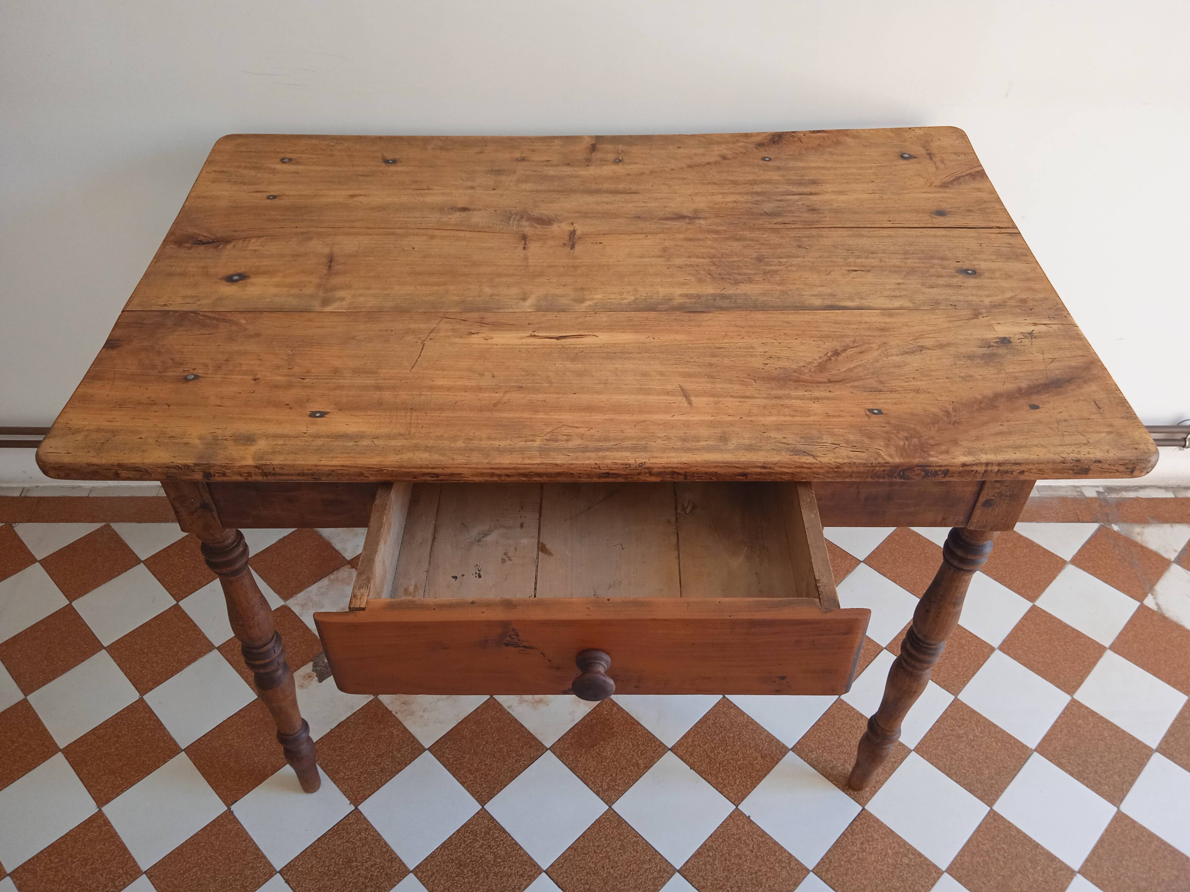 Farm table