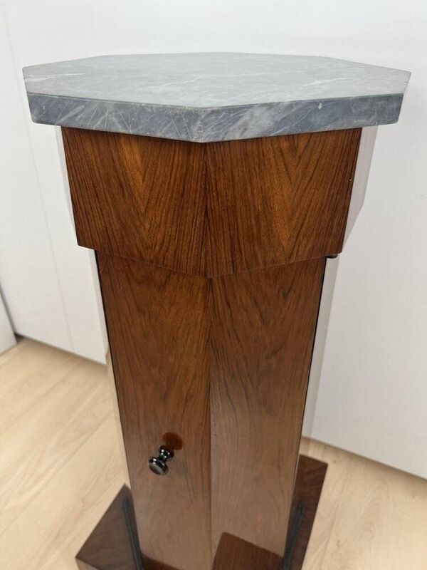 Cabinet de tambour Biedermeier en placage de noyer et marbre, France, années 1830