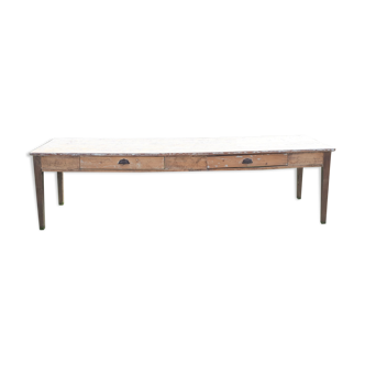 Farm table