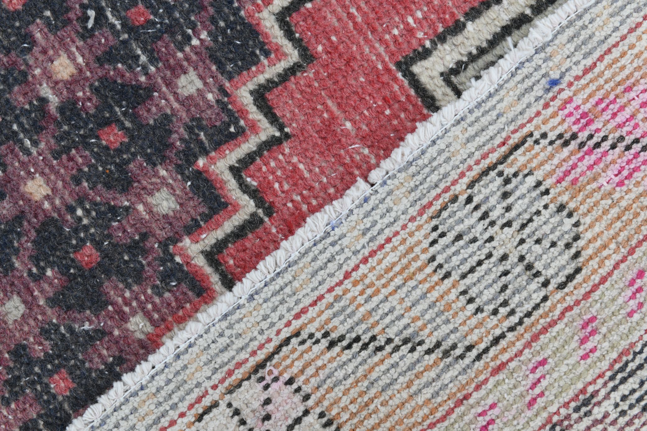 4x8 Pale Red Geometric Vintage Rug, 129x258Cm