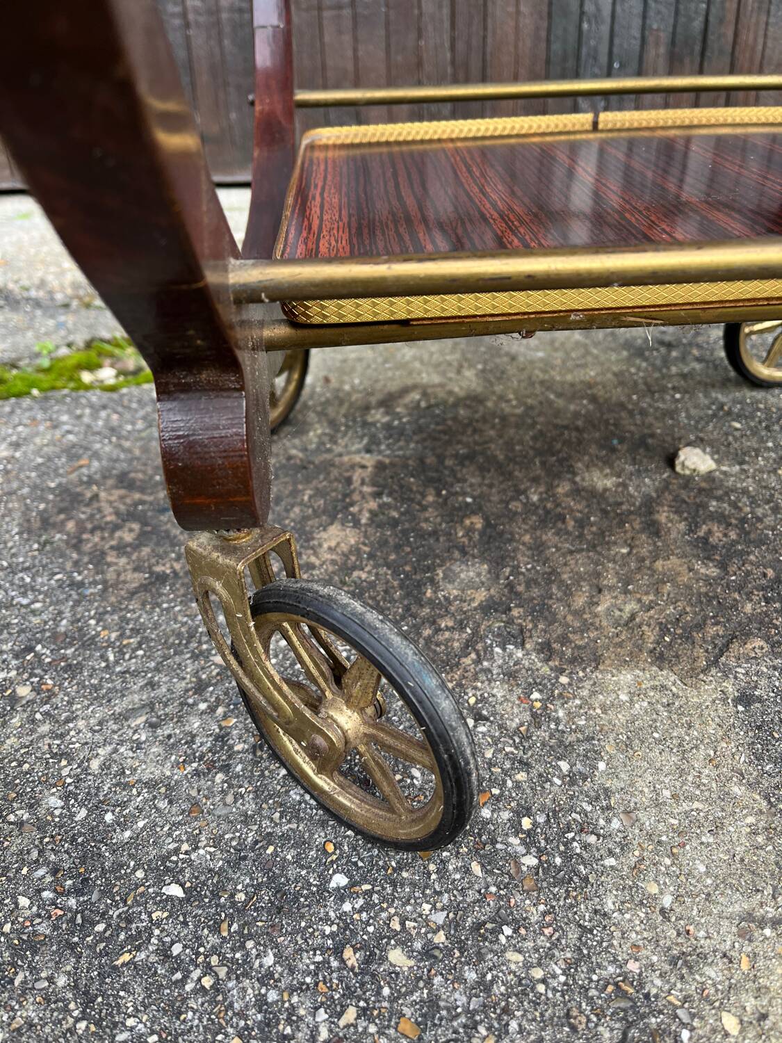 Vintage roulette bar