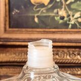 Carafe en verre ciselé