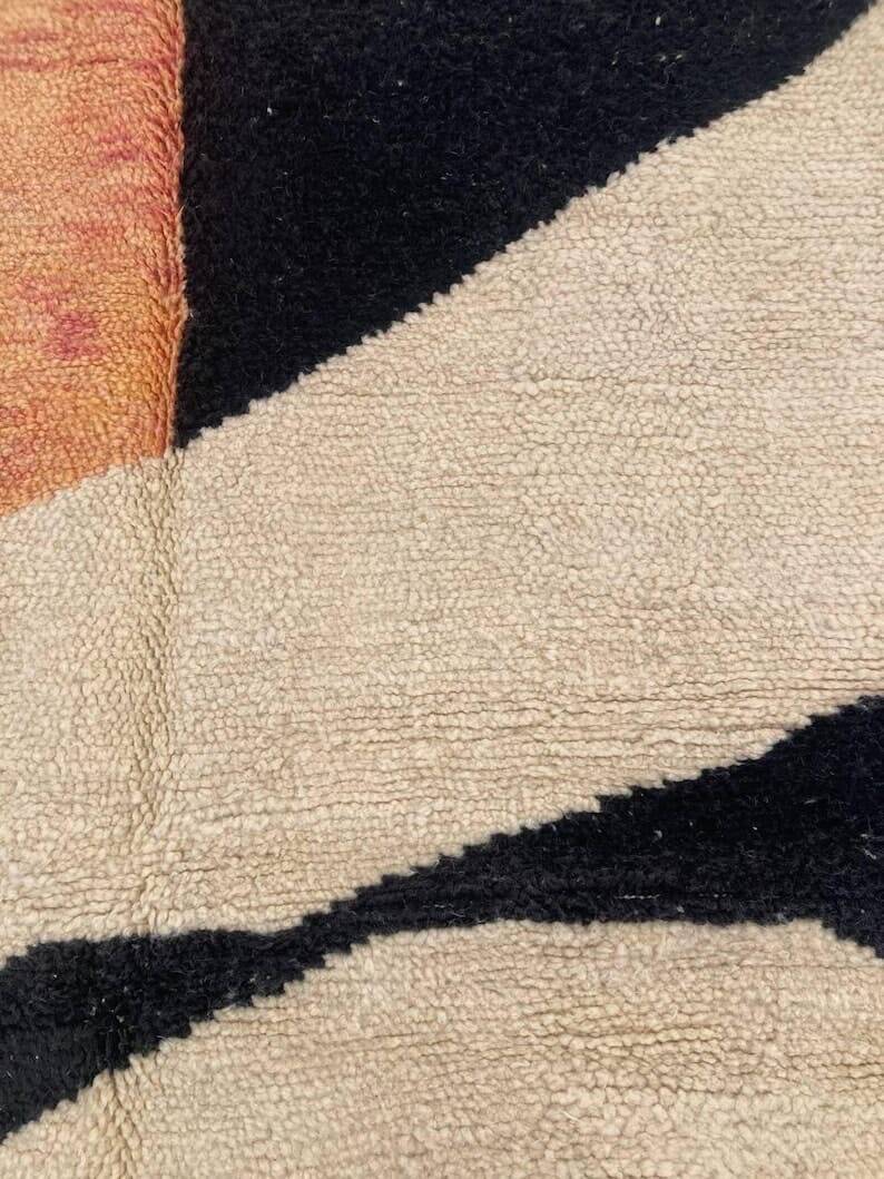 Traditional Moroccan Berber rug size 2/3 m