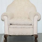 Victorian suite in damask, walnut frame, legs carved in lion's paw.