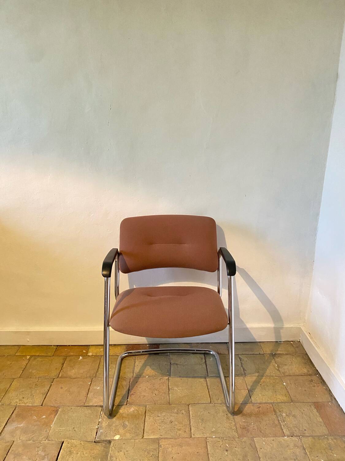 Fauteuil strafor rose