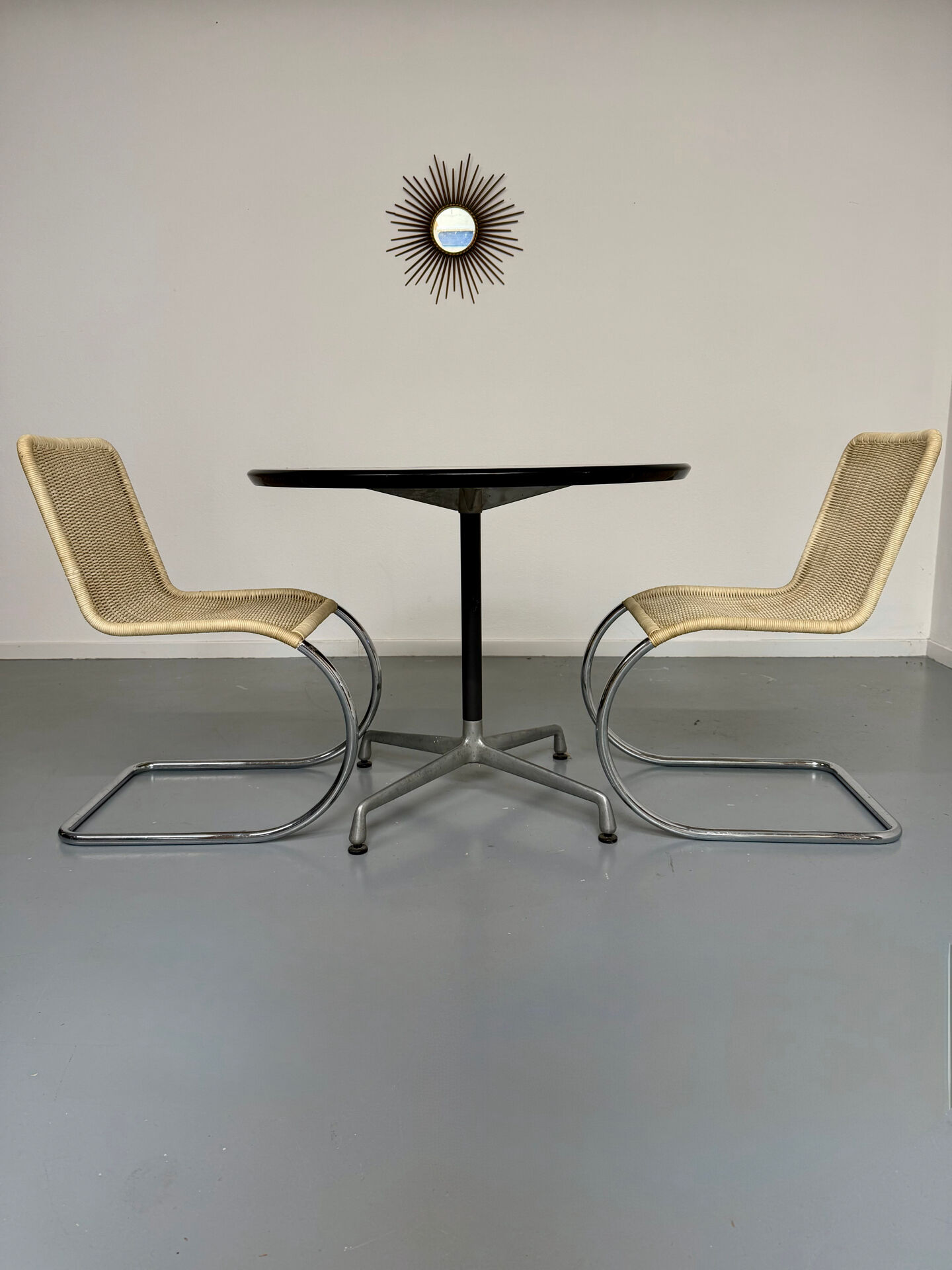Eames Contract round table for Herman Miller, 1960s.