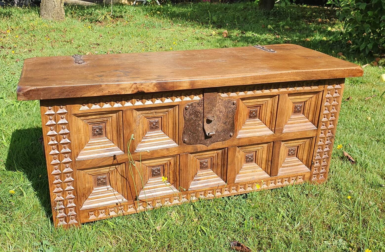 Chest - Walnut - Very good condition