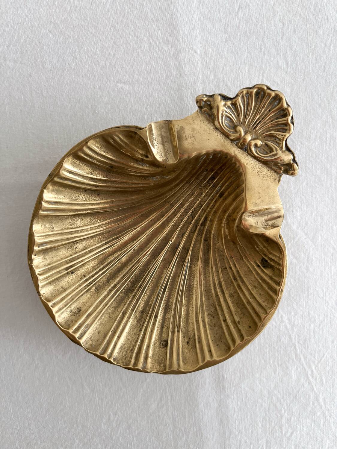Vintage bronze shell ashtray