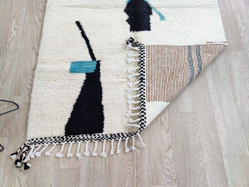 Handmade Berber rug in pure wool, size 150 x 250 cm