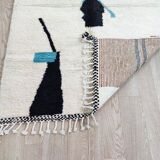 Handmade Berber rug in pure wool, size 150 x 250 cm