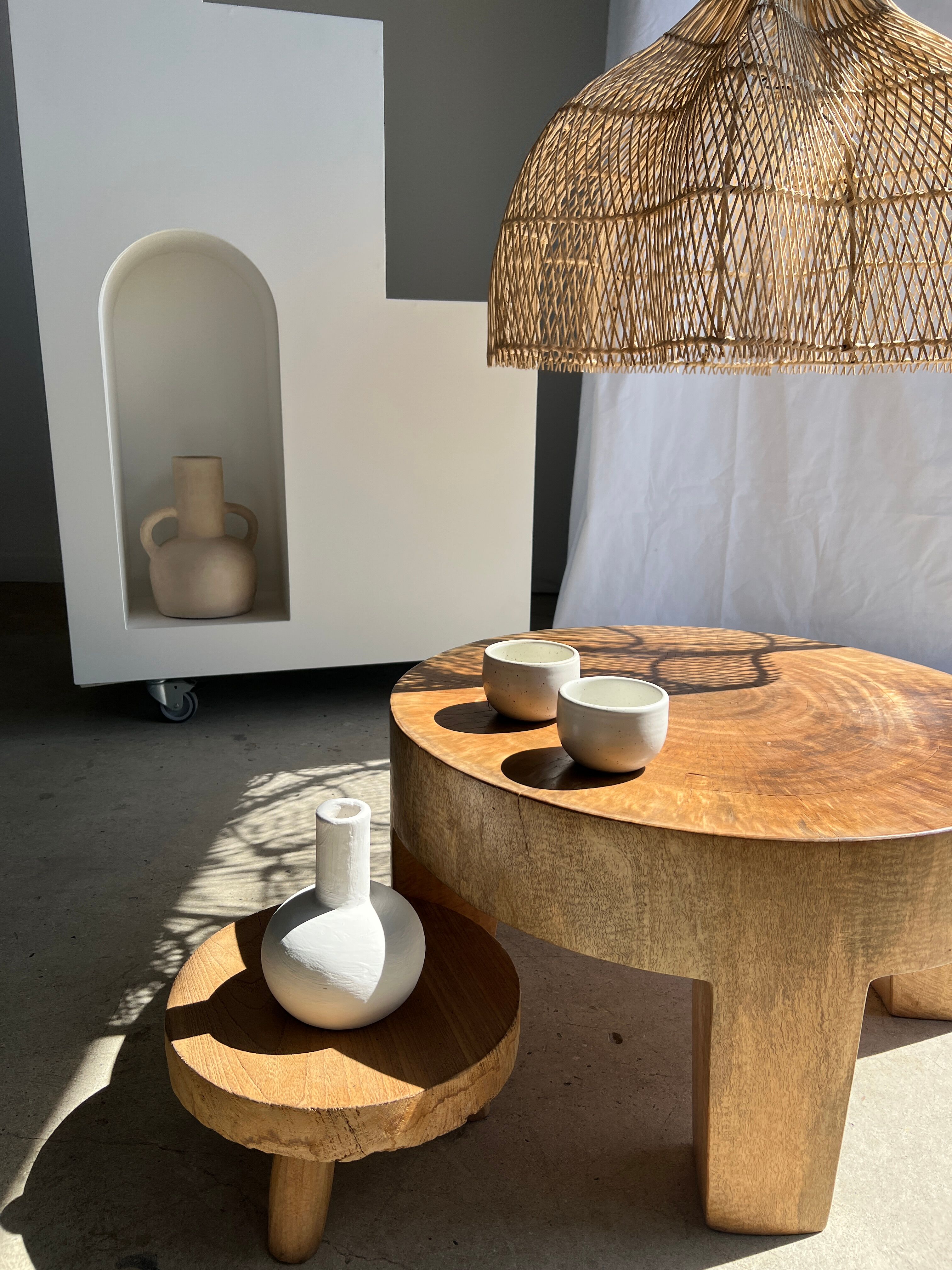 Quadripod coffee table in solid wood monoxyl natural color (dark)