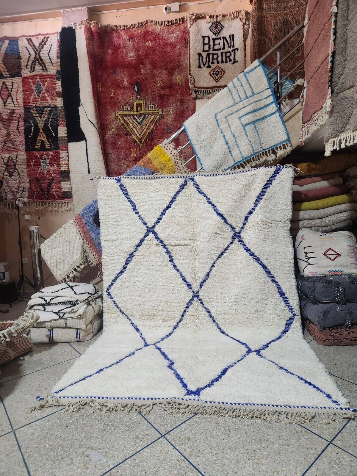 Large Beni Ouarain rug 300x200 cm in cream and blue – Moroccan Berber rug