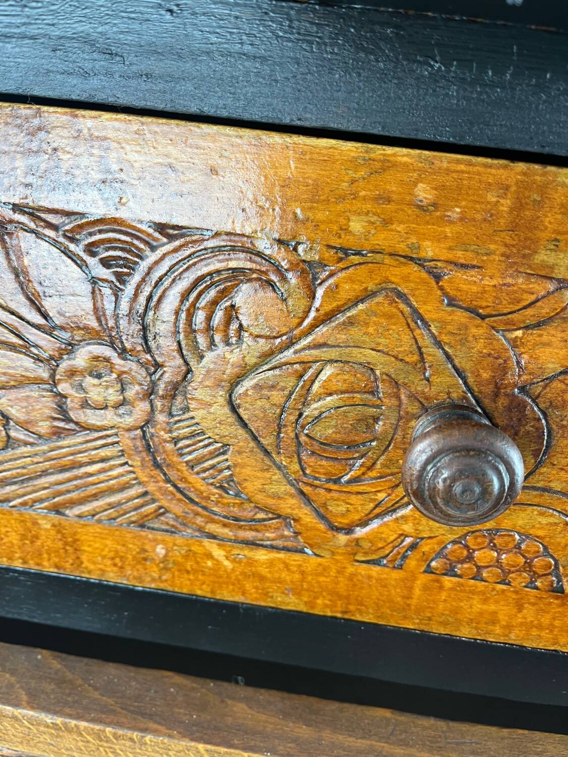 Art Deco chest of drawers