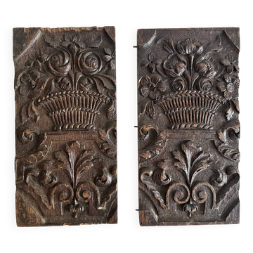 Paire de panneaux décoratifs anciens en bois sculpté, XIXe siècle