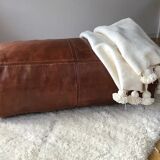 Coussin de sol en cuir marron