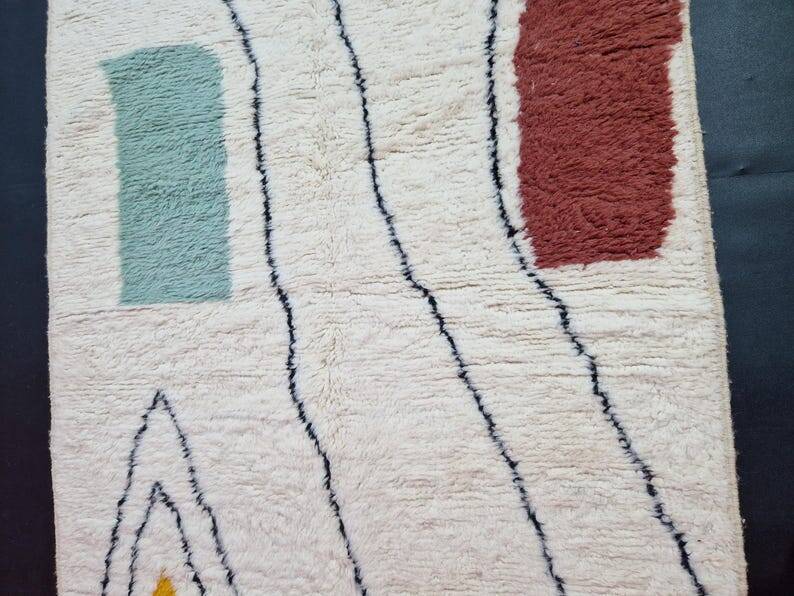 Traditional hand-woven Beni Ouraine rug