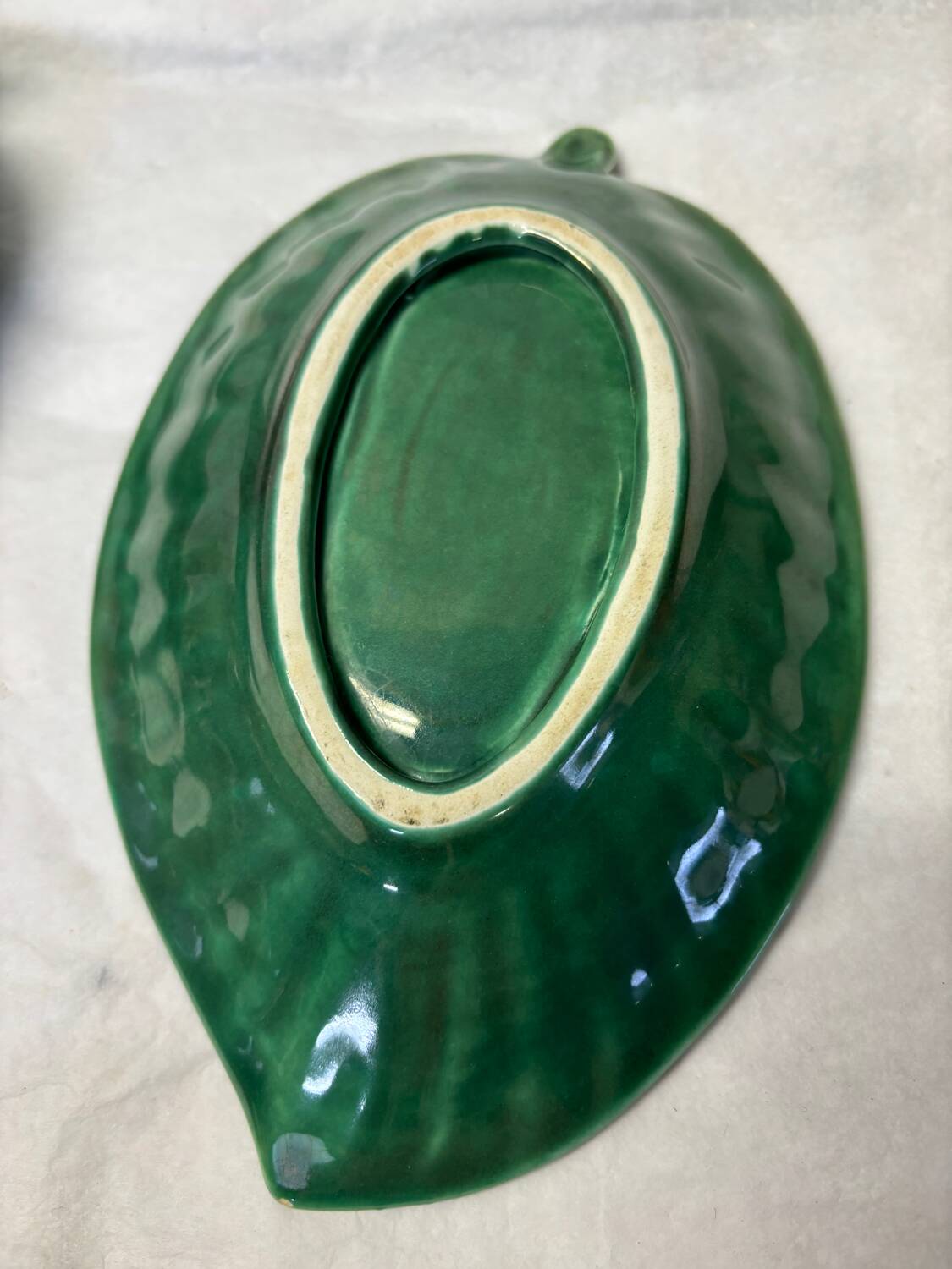 Set of 2 green slip dishes