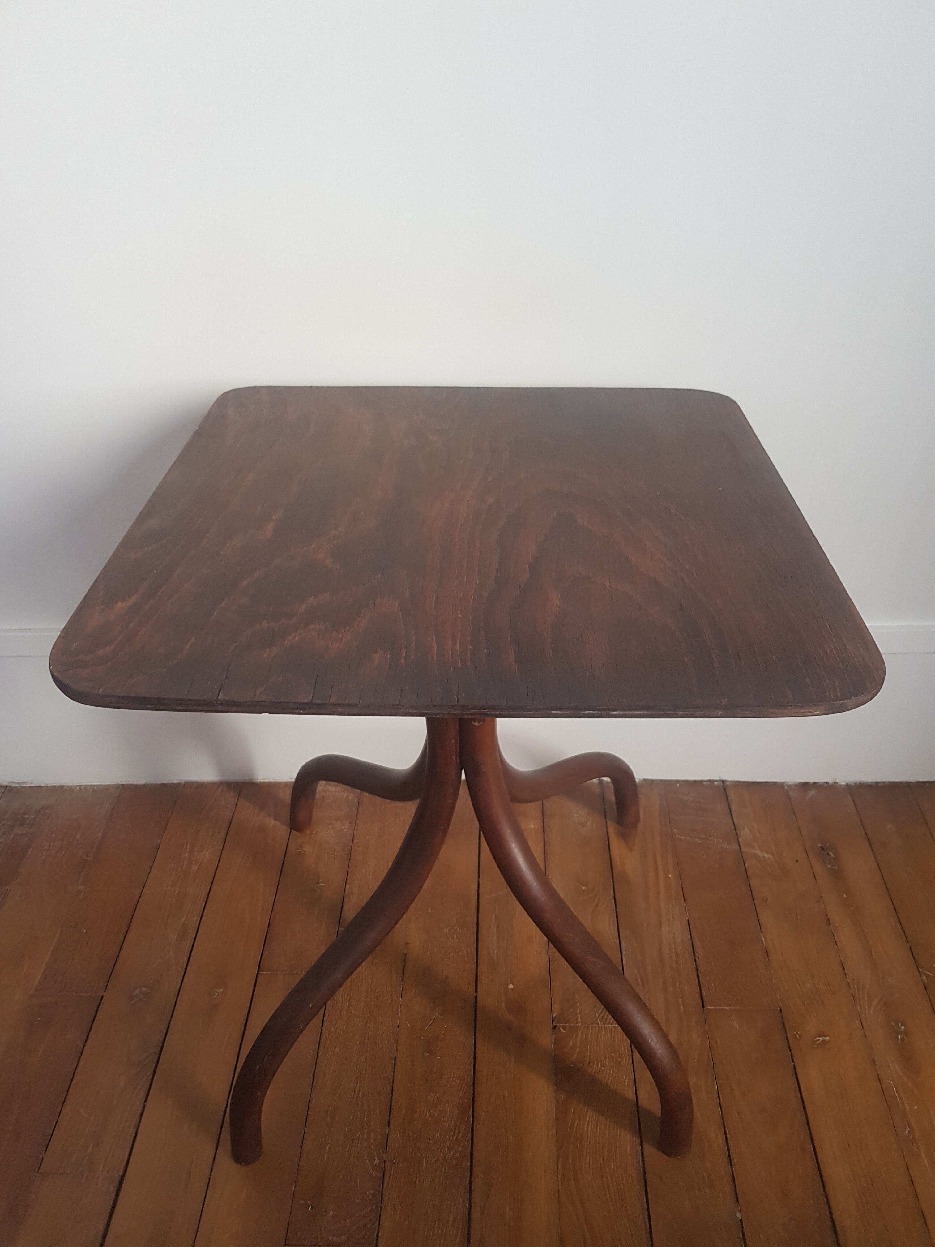 Old gueridon in wood