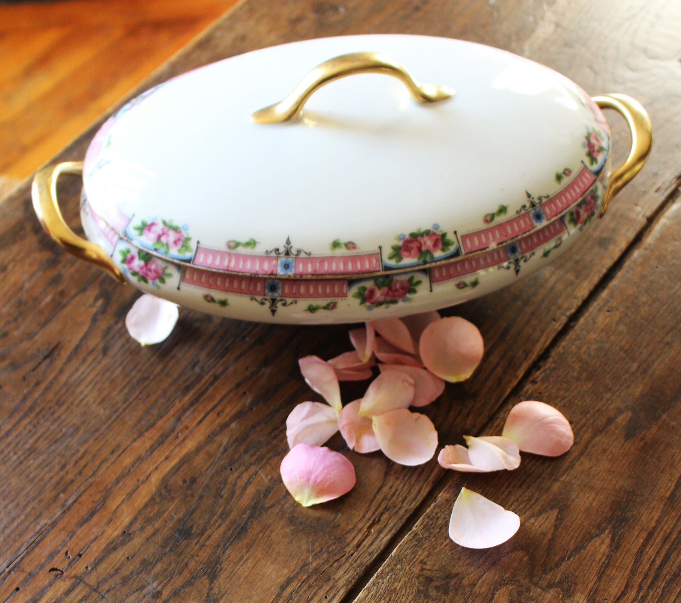 Soupière légumier porcelaine limoges roses dorure